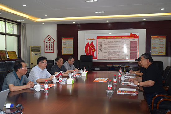 臨汾市市場監(jiān)督管理局局長、非公企業(yè)黨委書記張東紅<br>在科海集團(tuán)調(diào)研非公黨建工作